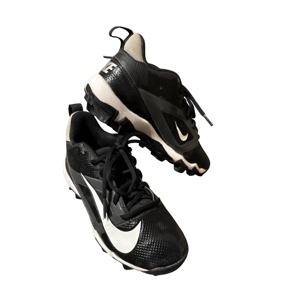 Nike Kids Boy Alpha Menace 4 Shark Football
Cleats‎ Size 2 Black White Gray Tie